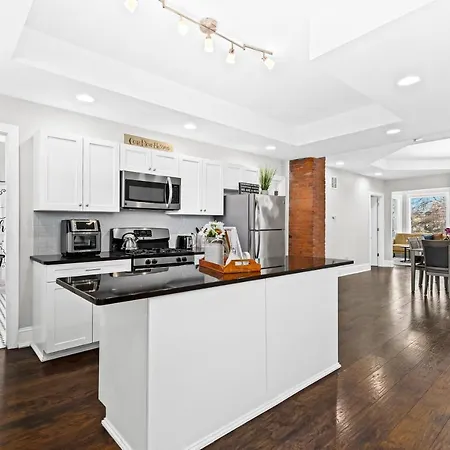 Lovely Two-Bedroom Relaxing Private Parking Townhome Rental